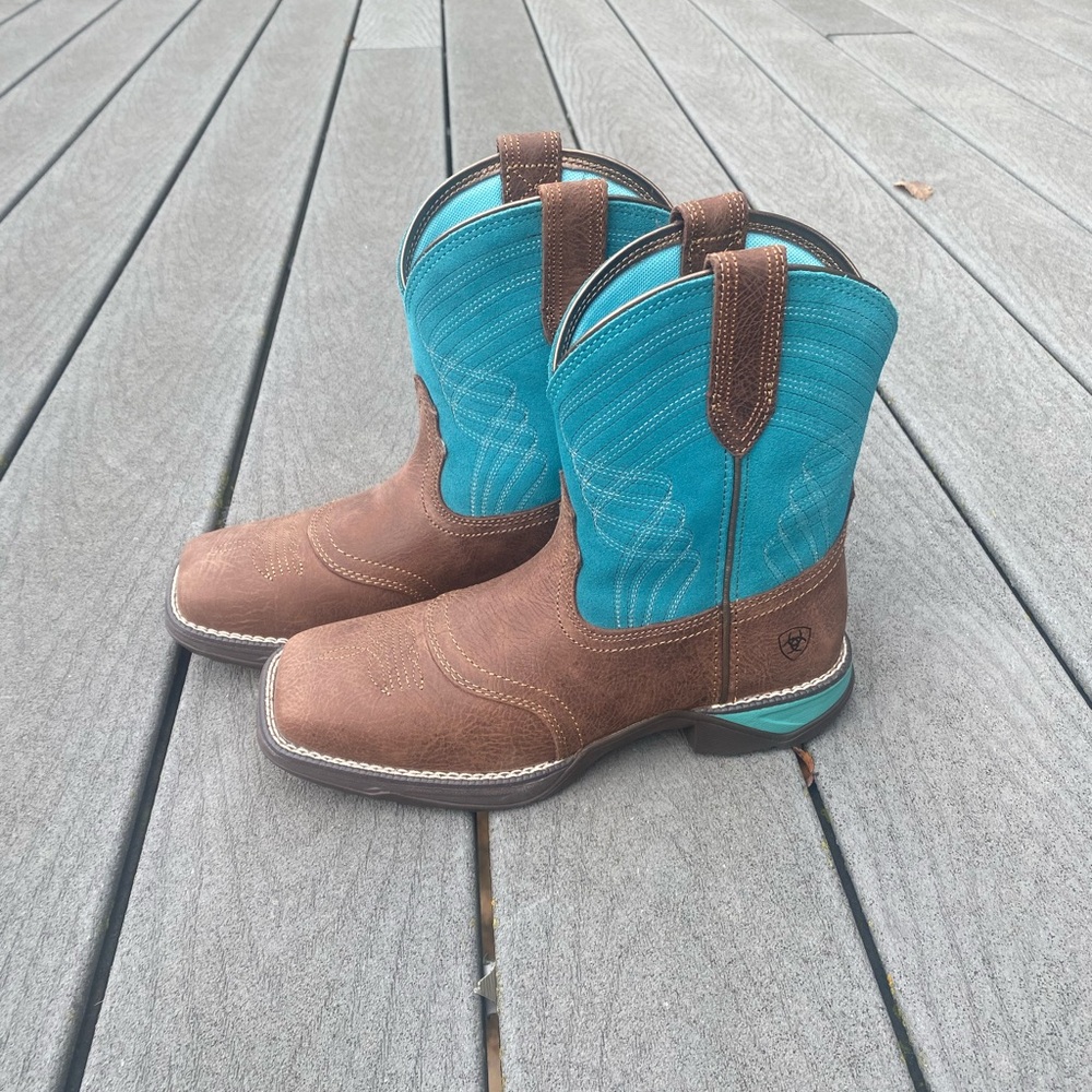 Ariat Anthem shorty 10” square toe, turquoise western cowgirl boots